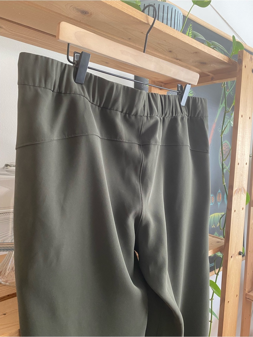 Lululemon Olive Green On The Fly Pant Woven 12 - Picture 10 of 16